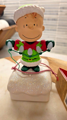 Hallmark Linus Peanuts Gang Christmas Light Show & Music Wireless Band B-3