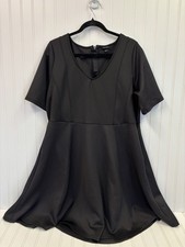 Torrid Women’s Size 2 V Neck Little Black Short Sleeve Dress Zipper