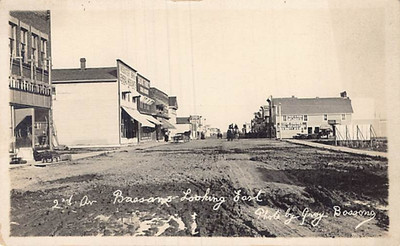 Postcard CANADA: RPPC 2nd Avenue, Bassano, Alberta, 1912, Storefronts, Unpaved