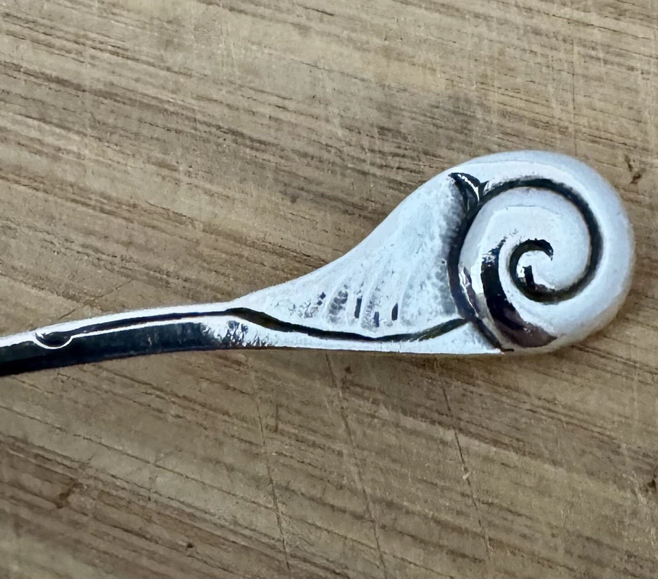 PRIMEIRO GEORG JENSEN ORNAMENTAL #50 PADRÃO CARACOL ESTERLINA 7 1/2" COLHER 1915-1927 - Imagem 3 de 4