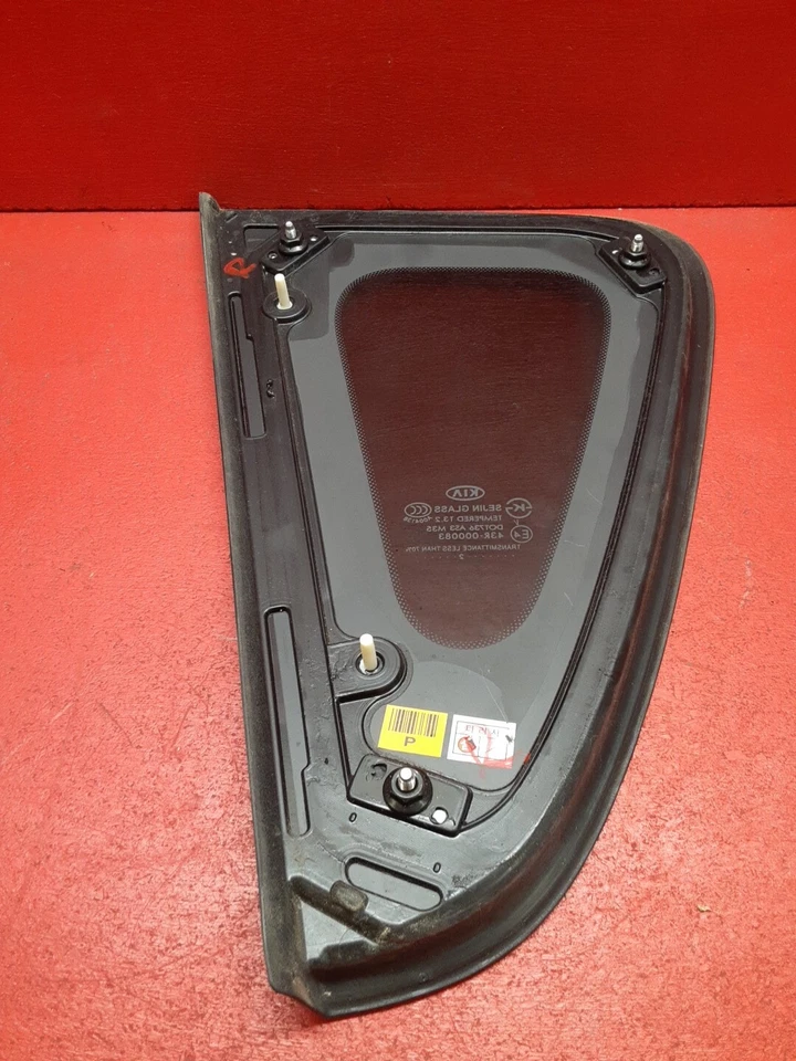 Cuarto de vidrio trasero derecho Kia Soul 2010-2013 OEM 87820-2K020 Foto 2 de 4