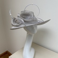 NEU DAMEN SILBERGRAU GROSSER HUT. Hochzeiten formelle Anlässe Rennen