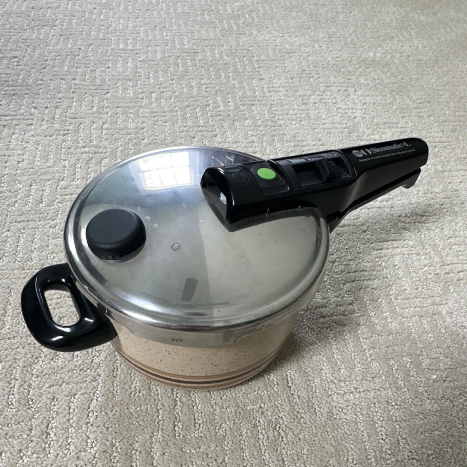 Silit Sicomatic-L Stove Top Pressure Cooker Metal Glossy Beige w/ Steam Basket