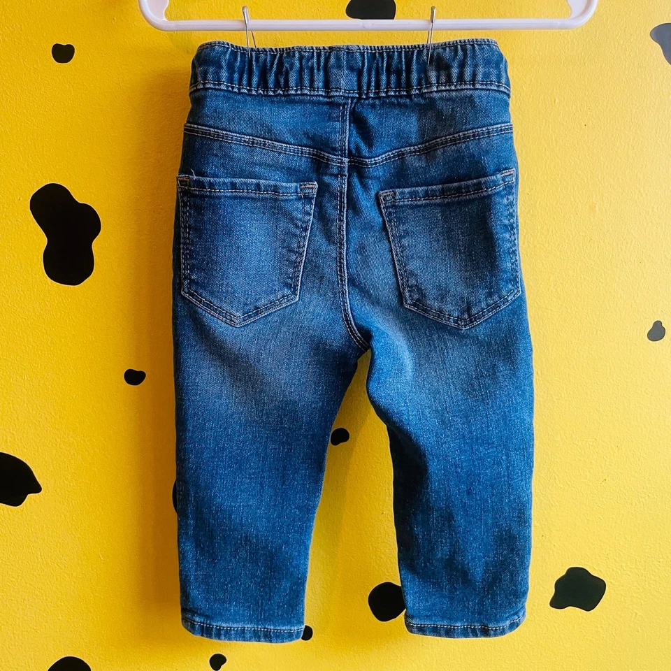 Pantalones de mezclilla ajustados Old Navy para bebés niños 12-18 M | Parche Eagles | Streetwear Mini Foto 4 de 4
