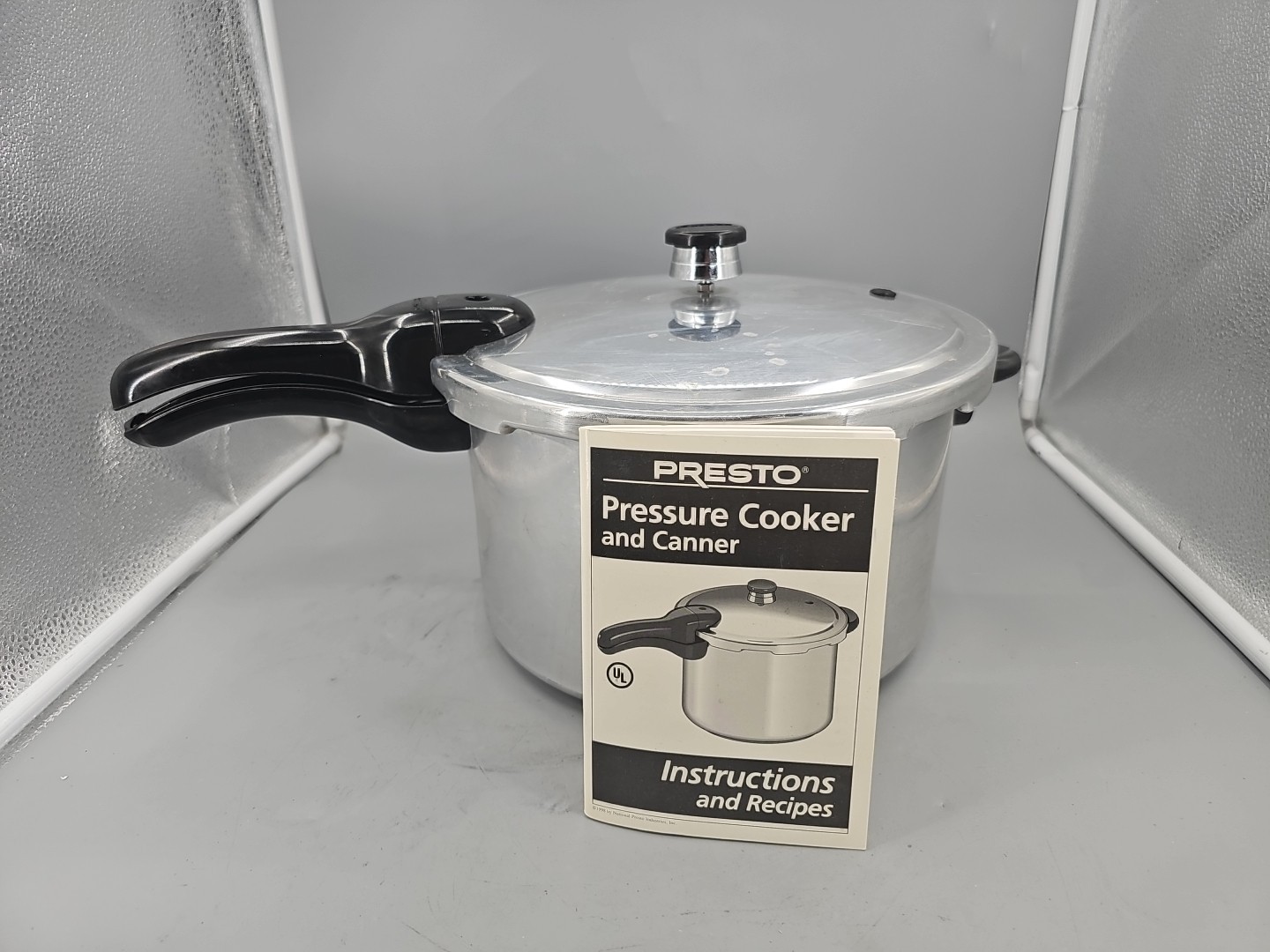 Vintage Presto Model 01282 8-Quart Pressure Cooker