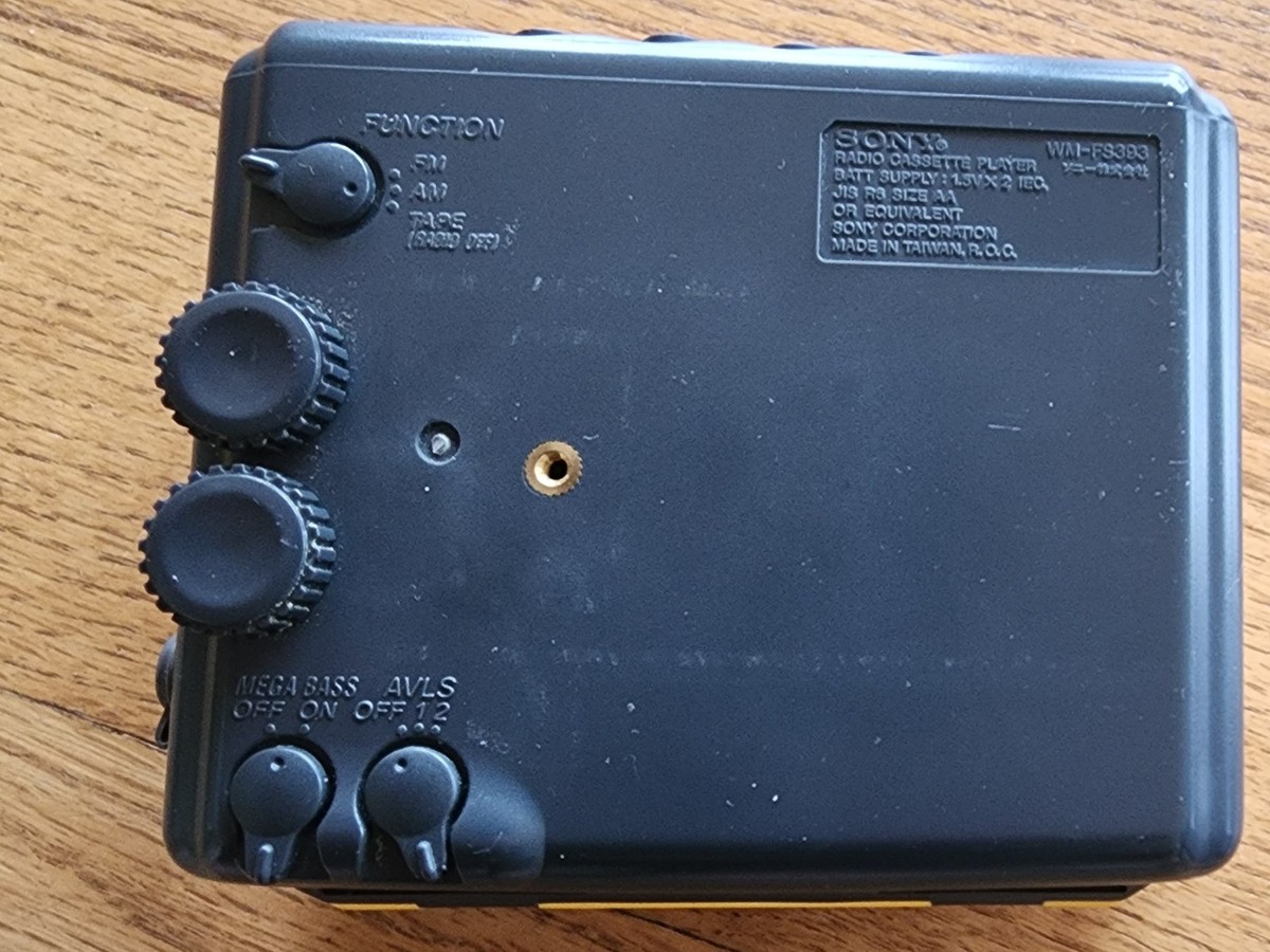 ソニー スポーツウォークマン WM-FS393 Sony Sports Mega Bass Walkman FM/AM Radio WM-FS393 Vintage Tested