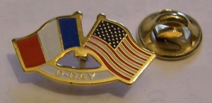 D DAY FRANCE AND US FLAGS WWII vintage pin badge