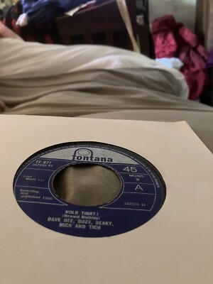 Fontana Records - Hold Tight - Dave, Dee, Dozy, Beaky, Mick And Rich