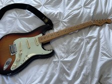 Fender Player Plus Stratocaster MIM SSS Sunburst - with Gig Bag - Mint