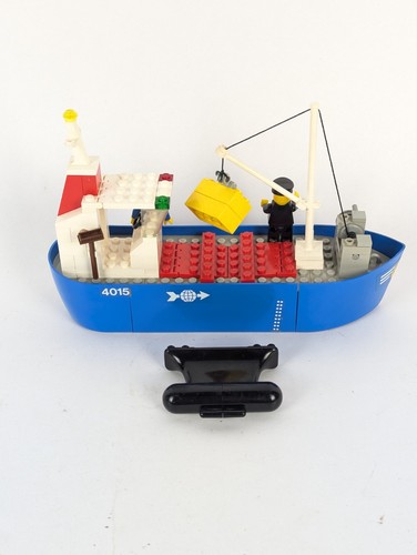 Vintage 1982 LEGO Freighter 4015 Complete Boat & Figures Missing one Keel Haul - Picture 7 of 8