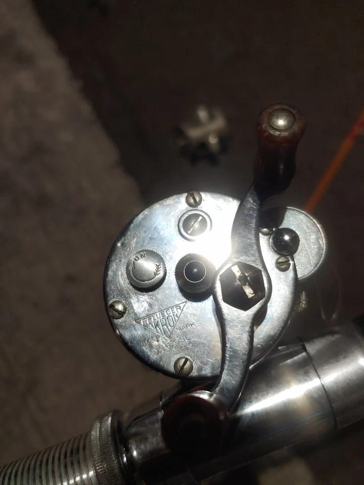 Caña de pescar vintage 74 pulgadas con 2 carretes Foto 2 de 4