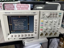 Tektronix TDS3034B Oscilloscope / 300MHz / 4CH / 2.5GS/s