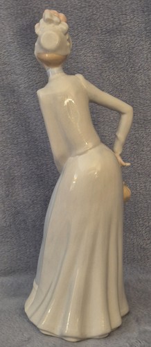 Lladro Lady with Fan and Purse Vintage Porcelain Figurine from 1984 - Picture 4 of 17