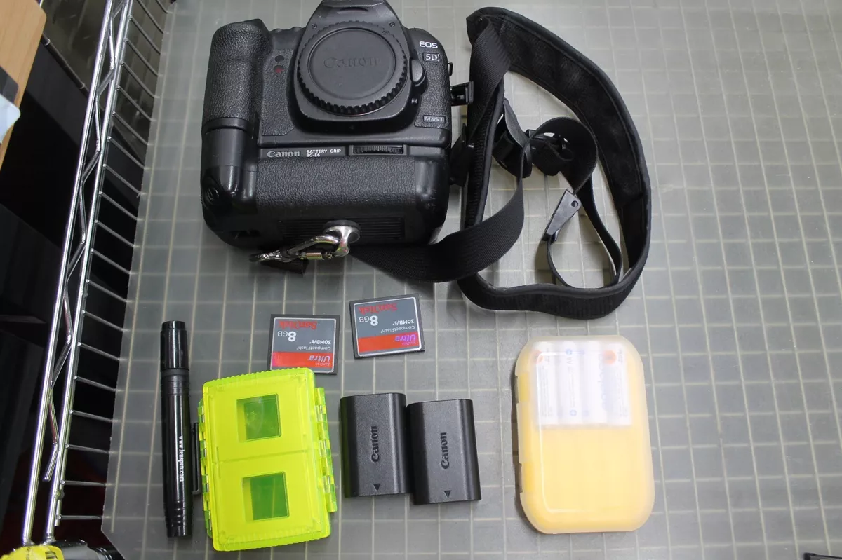 Canon EOS 5D Mark II Body & Canon BG-E6 Battery Grip L419694A