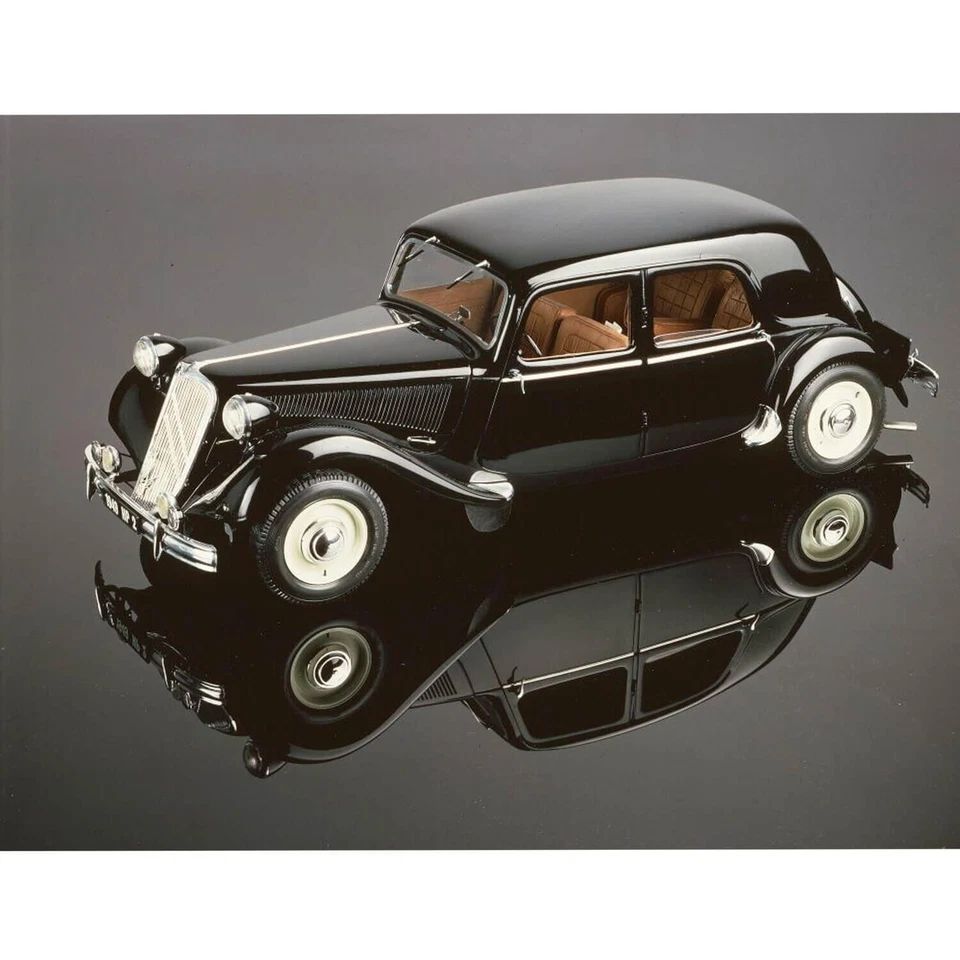 Citroen 15 Six Traction Avant Kit Modellino in Scala 1-8 Heller 80799 auto epoca - Immagine 2 di 2