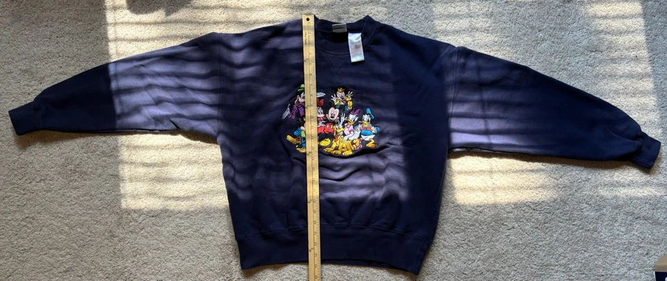 *Rara vez usada* Sudadera vintage para mujer Disney Store cuello redondo Foto 4 de 4