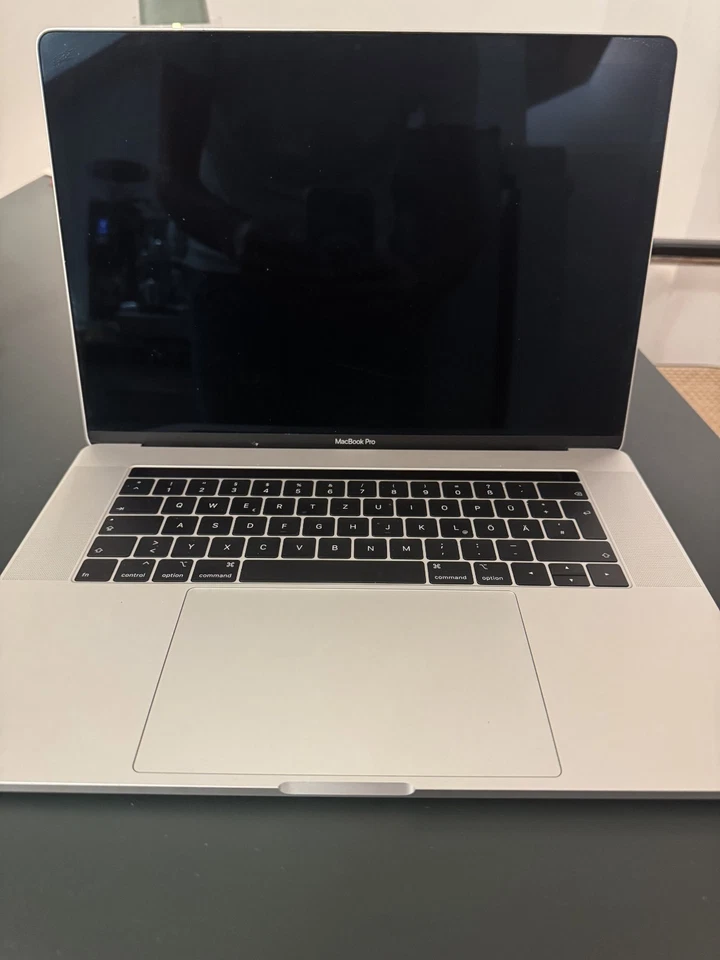 Apple MacBook Pro 15" 2018 · i7 · 16GB · 1TB, Foto 1 von 5