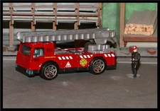 Unknown Maker _ HO Scale _ Fire & Rescue Service / Ladder Fire Truck
