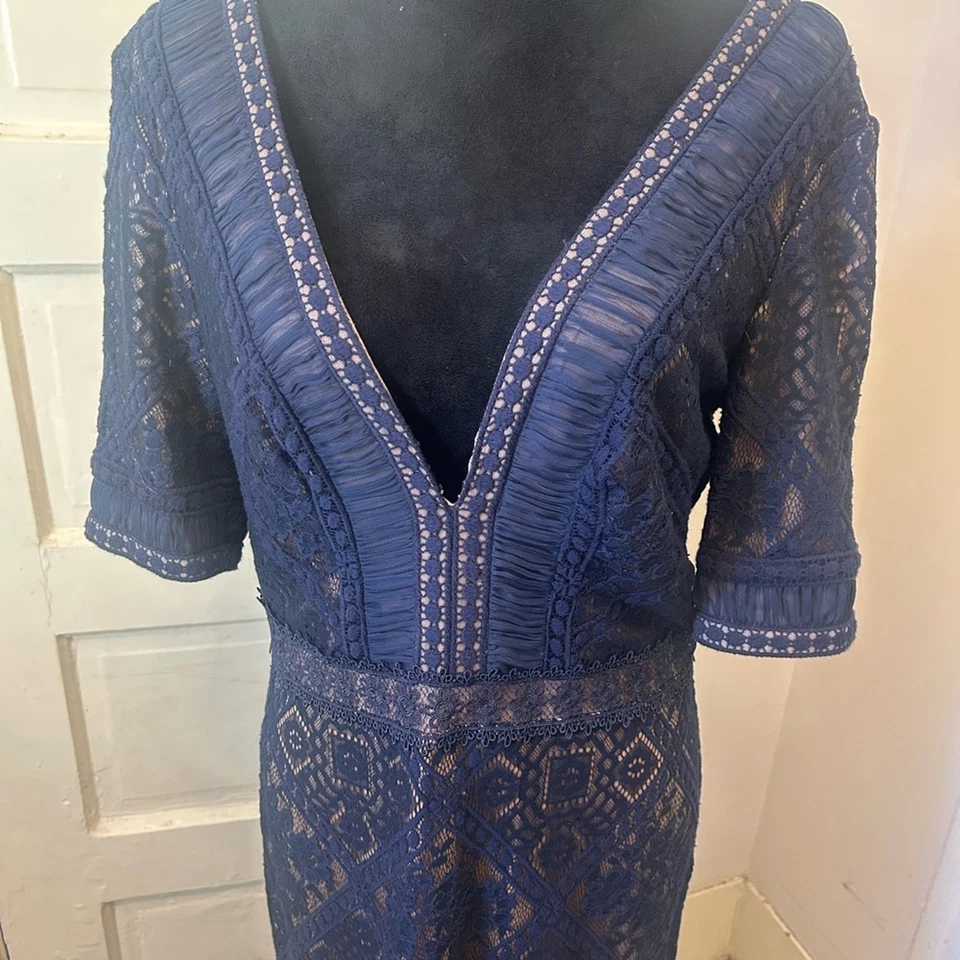 Vestido de noite formal de casamento Tadashi Shoji elegante azul marinho renda 12 - Imagem 2 de 4