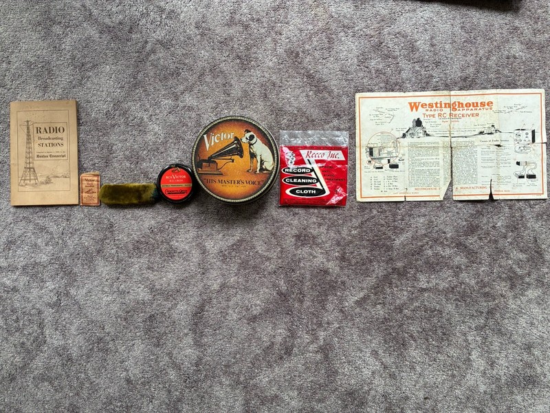 TRULY GREAT GROUP~RARE RCA VICTOR/“NIPPER” & OTHER GREAT OLD PHONO/RADIO ITEMS