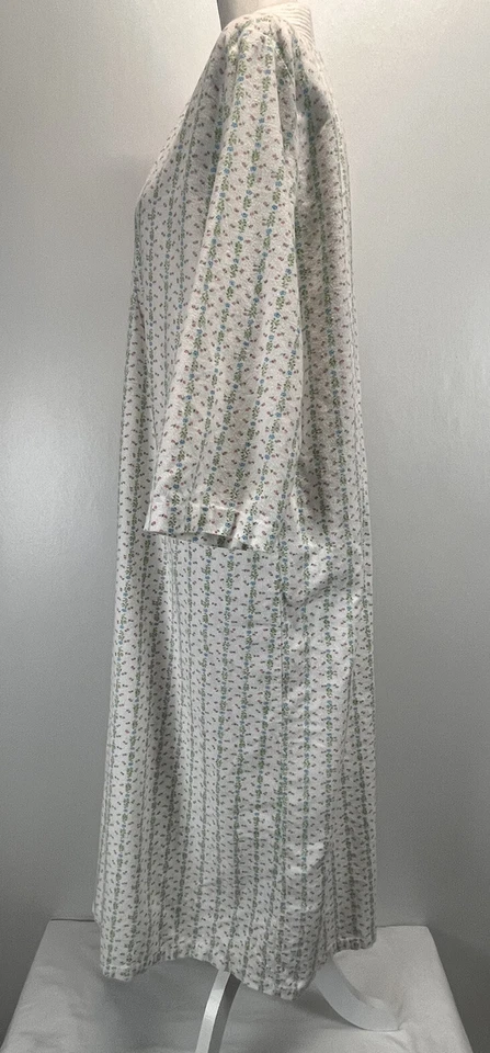 Camisón Vintage JC Penney’s Franela Talla Mediana Largo Floral Usado en Excelente Condición Foto 2 de 4