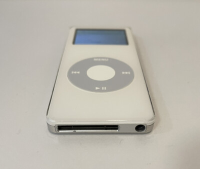 Apple iPod nano 1st Generation White (2 GB) Works Great