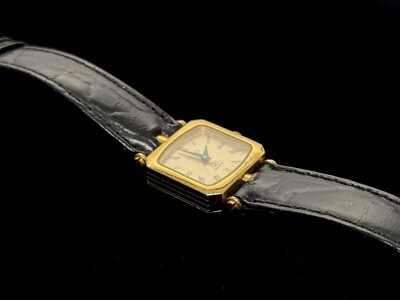 Vintage Gucci Stack Ladies Watch Square Gold Case Black Band 20mm