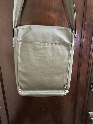 Incase Canvas Vertical Sling - 15x11x5 iPad/Laptop Case Green Duck Canvas - Picture 8 of 20