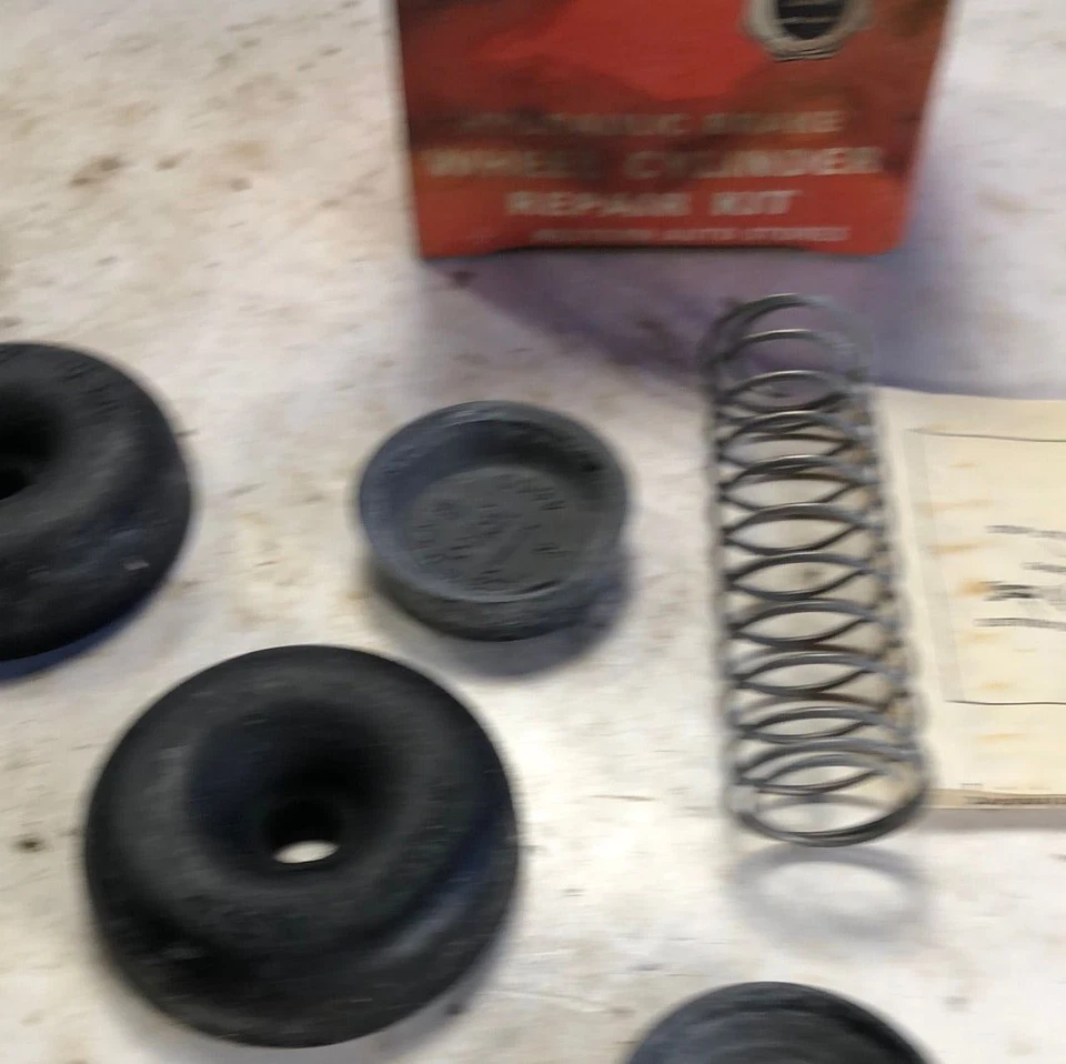 Kit reparación cilindro rueda Cadillac 1962-1968 NORS Foto 3 de 4