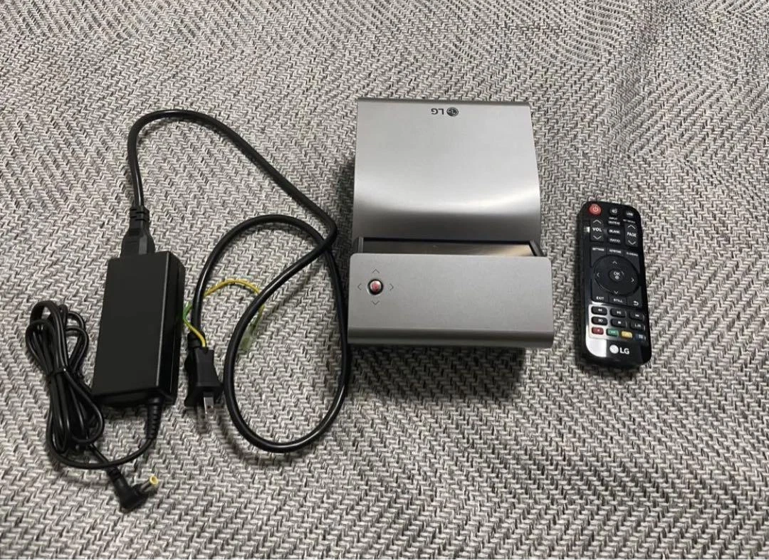 LG PH450UG Portable LED Ultra Short Throw Projector Silver Tested With Box JP