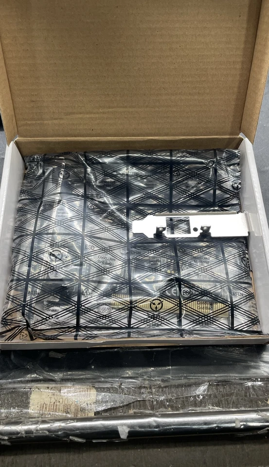 StarTech ST100S 1-Port PCI 10/100 Mbps Ethernet Network Adapter Card Unit - Image 3 of 4