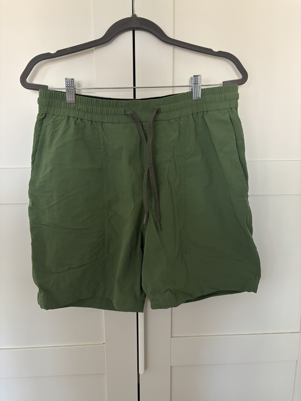 Lululemon Men’s Green Bowline Athletic Shorts Size Large