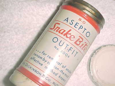 ASEPTO SNAKE BITE OUTFIT - FULL CONTENTS  -  Becton Dickinson LITHO TIN
