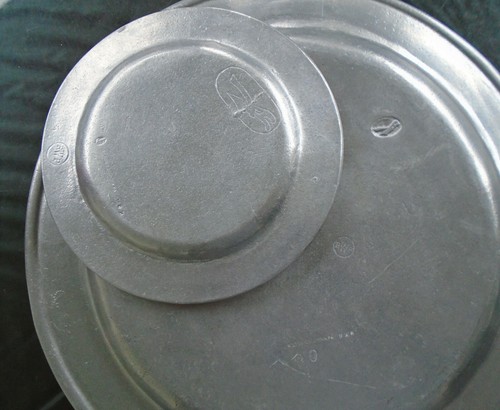 Platters RWP Wilton Large Round Bruce Fox 14 ½ and 7 5/8” - Picture 3 of 4