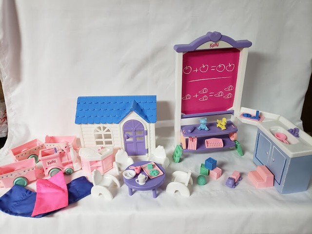 Barbie Kelly Nursery School Playset W Train Nap Mats Toys Lunches 1996 For Sale Online Ebay