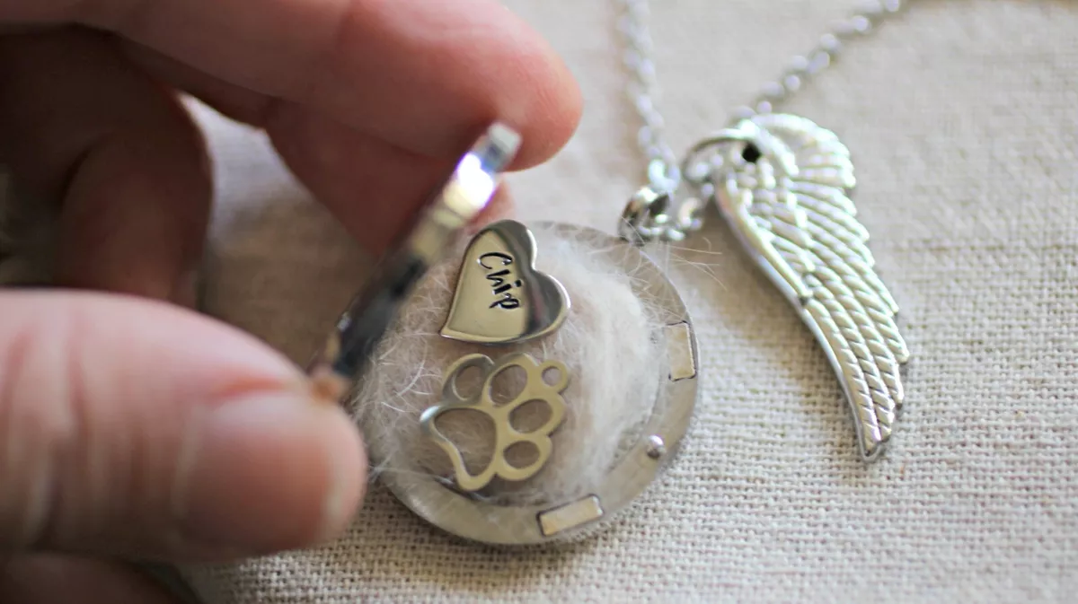 Personalised Pet Loss Keepsake Dog Fur Locket Cat Memorial Pet