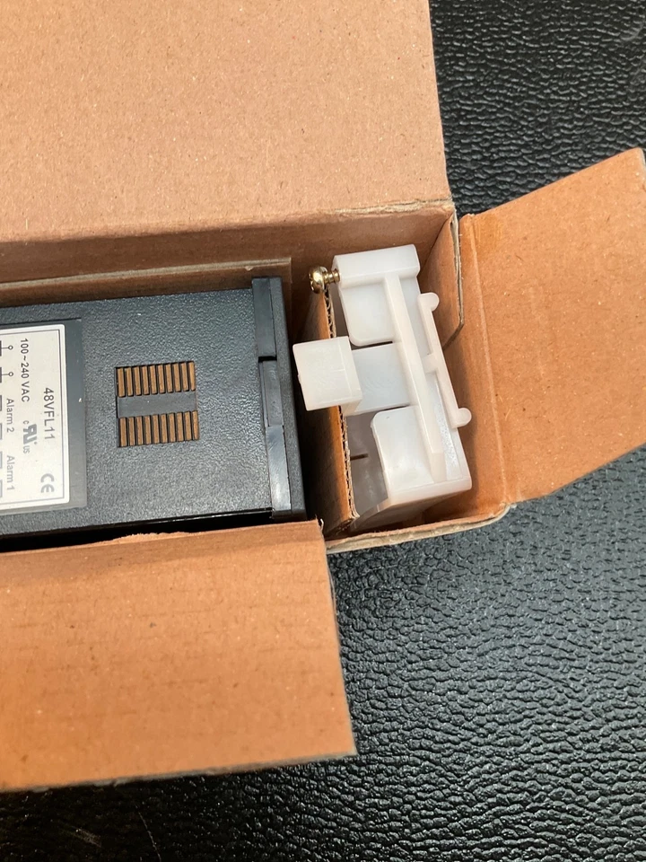 EXTECH 48VFL11 PID TEMPERATURE CONTROLLER 90–264VAC RELAY OUTPUT NEW - Image 3 of 4