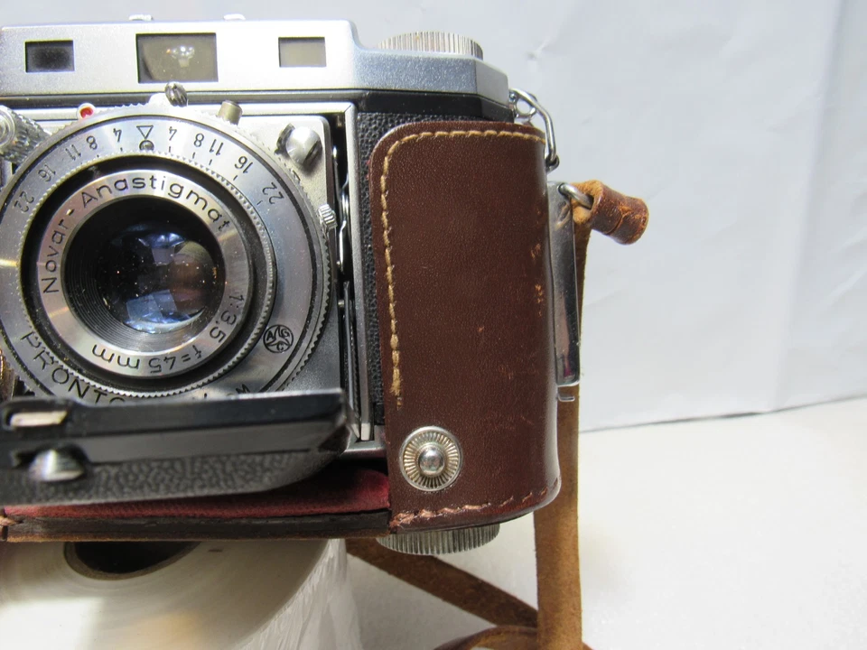 Cámara y estuche Zeiss Ikonta Prontor SV - Novar Anastigmat 1:3,5 F = 75 mm (A30J) Foto 4 de 4