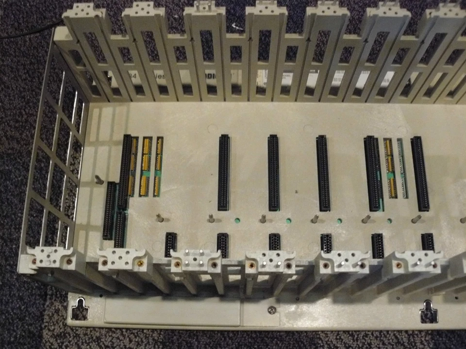 ASH827209 PERFECT Modicon 800 Series Rack AS-H827-209 - Image 3 of 4