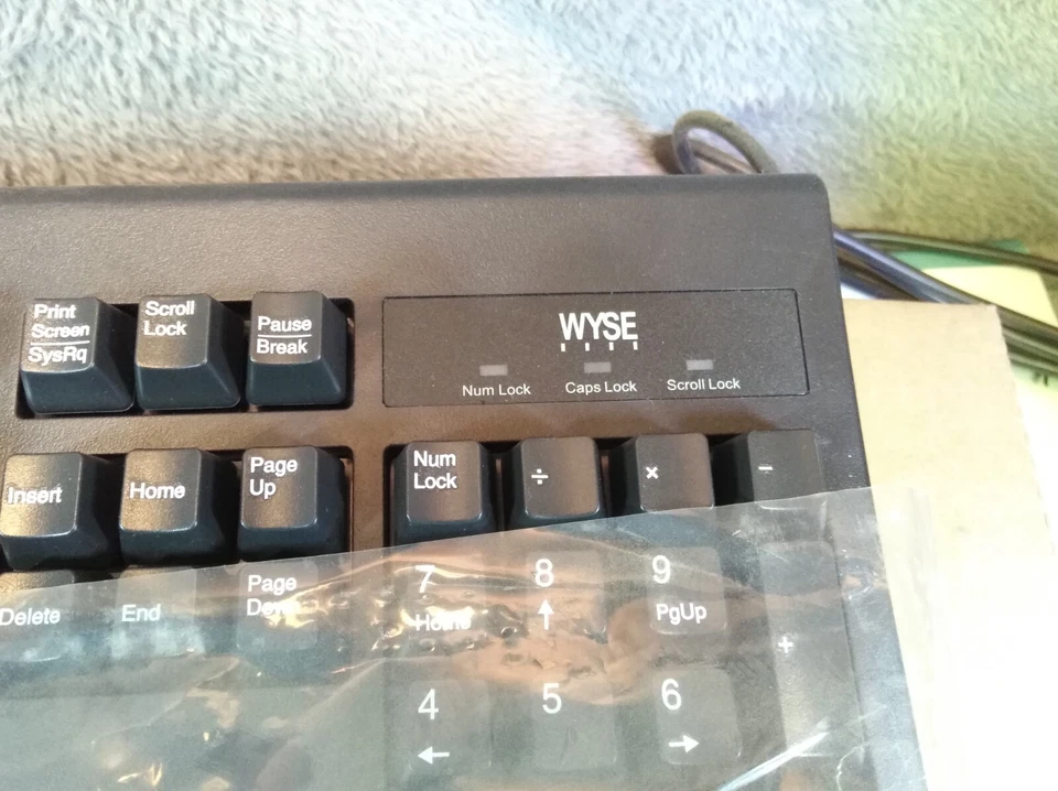 Wyse Wired Keyboard PS2 Port English QWERTY Layout 770413-02L New Box Worn - Image 3 of 4