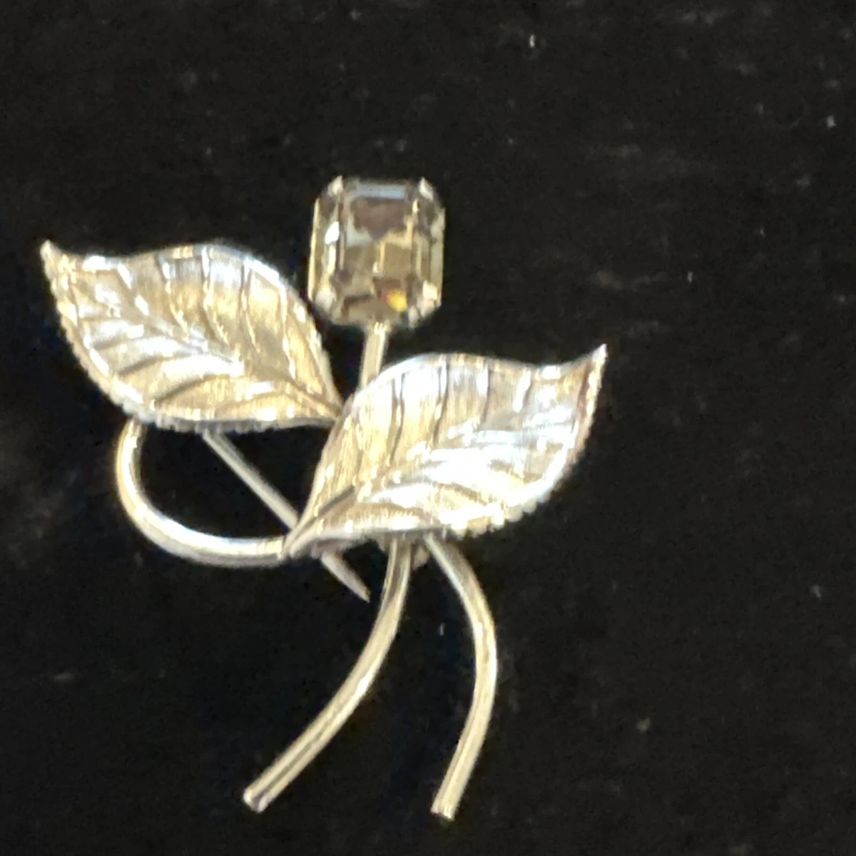 Van hotsell dell brooch
