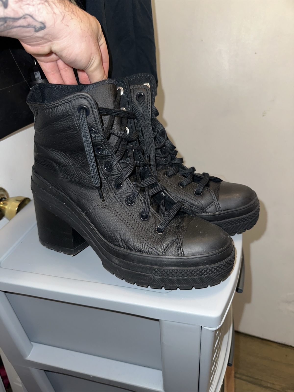 Women's Converse Chuck 70 De Luxe Leather Heel with Ortholite Insole Size 10-image