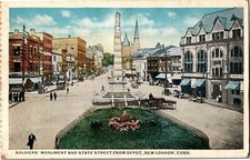 Soldiers Monument, State Street from Depot New London CT Vintage Postcard W11