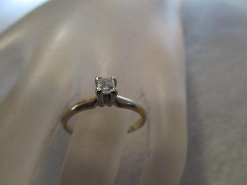 Anillo solitario de corte princesa de diamantes de oro amarillo de 14 K - Imagen 8 de 10