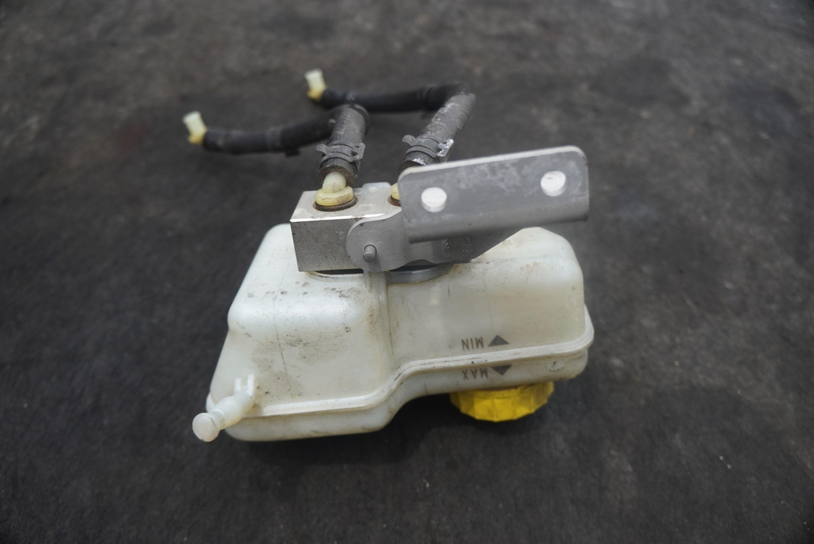 Brake Master Cylinder Oil Fluid Reservoir Bottle Tank OEM McLaren 650S 2015