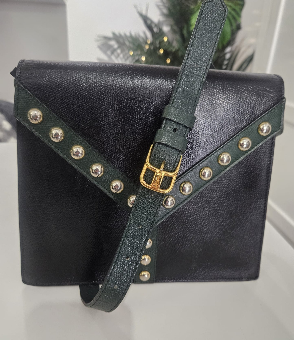 Borsa a tracolla YSL Yves Saint Laurent vintage Y Ligne in pelle con borchie