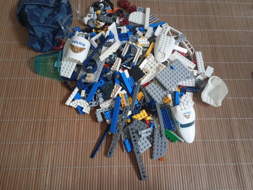 LEGO City 60210 Sky Police Air Base, photo 2 sur 2