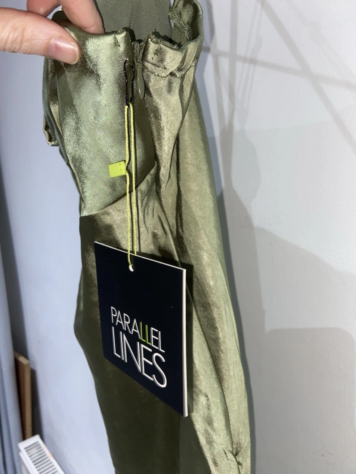 VETEMENTS Abbigliamento Linee Parallele Abito Verde Cachi Taglia 8