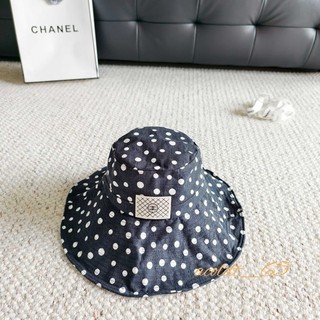 Cappello donna Chanel CC a pois protezione solare casual nero secchiello