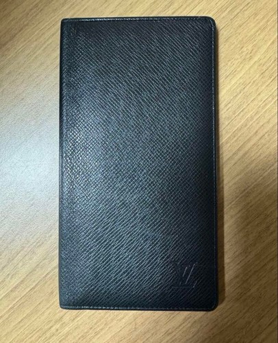 Louis Vuitton Louis Vuitton Taiga Porte Valeur Cult Credit